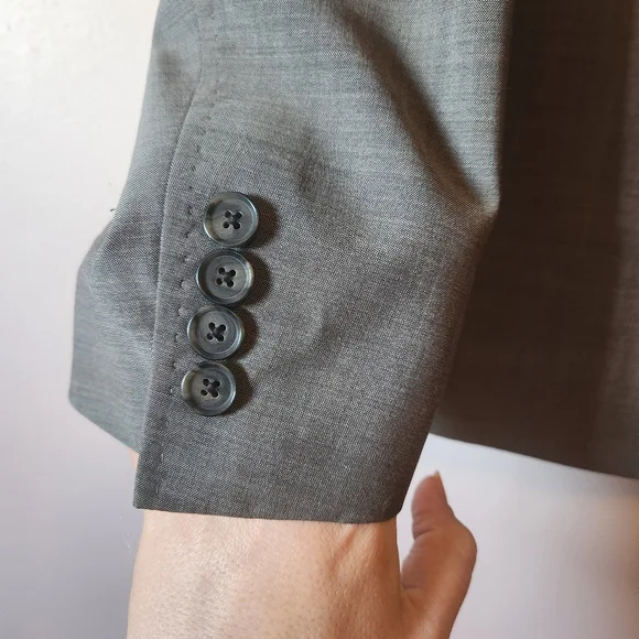 Dkny Men's Gray 100% Wool Suit Size 42S - Picture 2 of 15